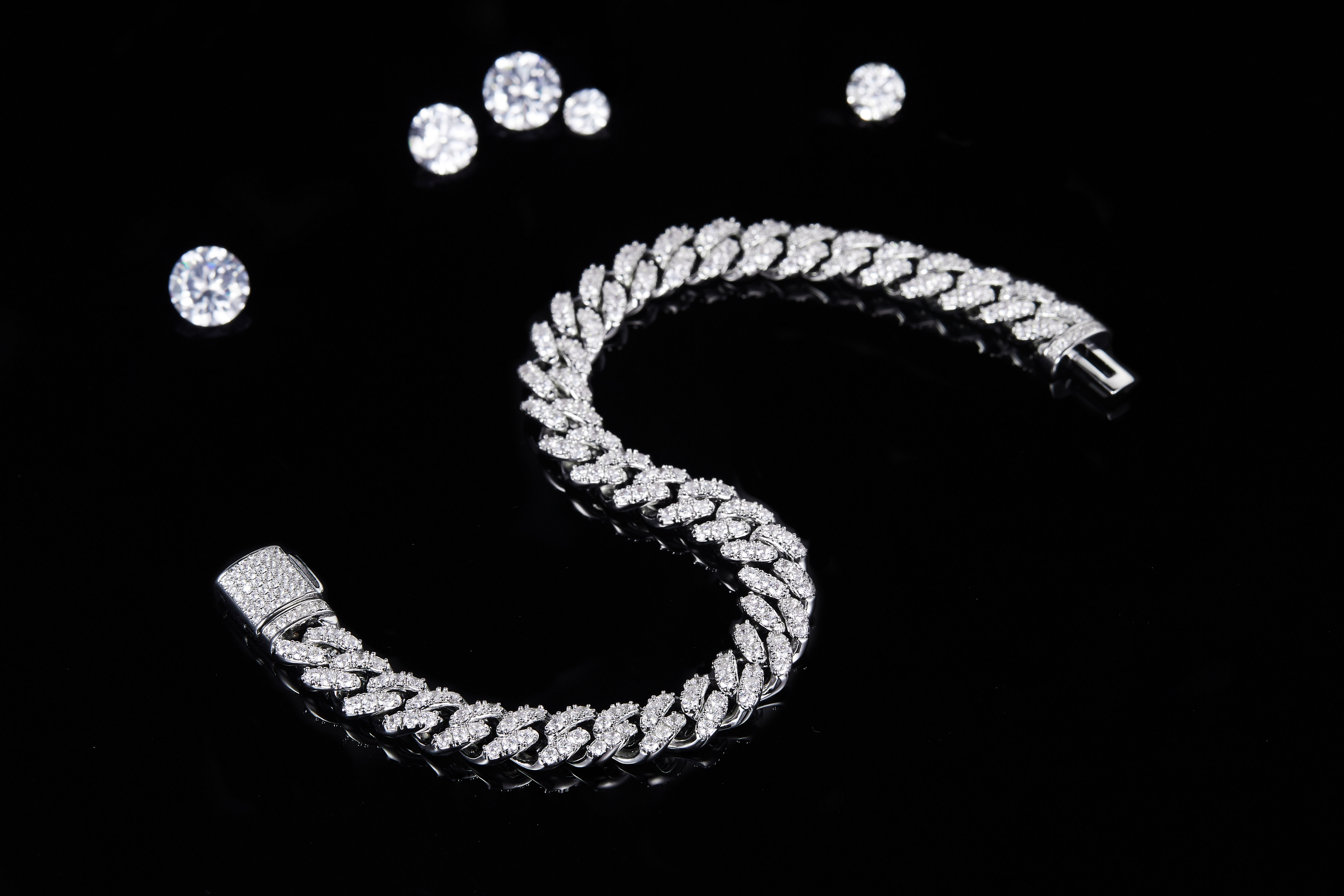 Twining Design Shining Moissanite armbånd