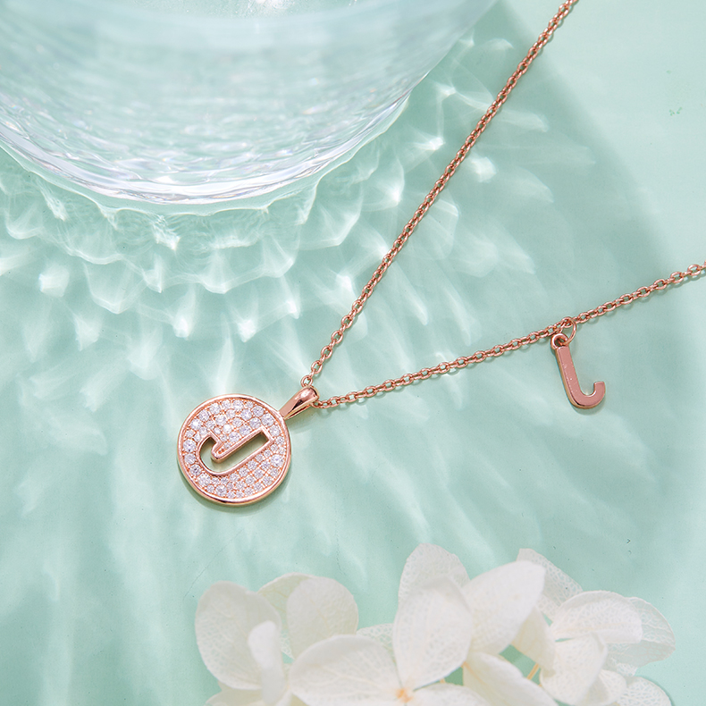 Alfabetisk serie J Lovely Rose Gold Necklace