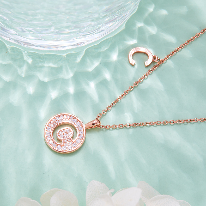 Alfabetisk serie C Lovely Rose Gold Halskjede