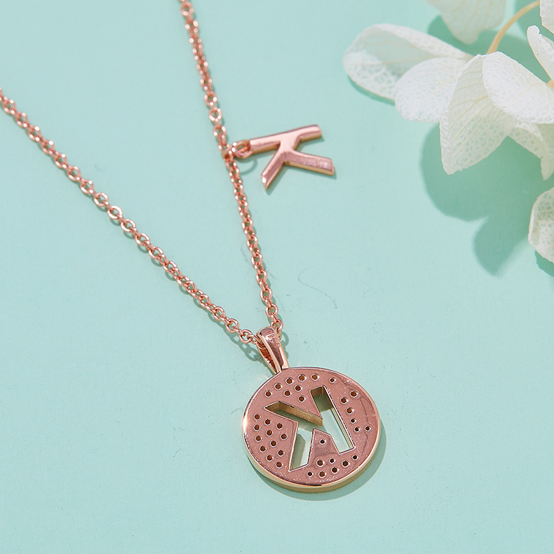 Alfabetisk serie K Lovely Rose Gold Halskjede