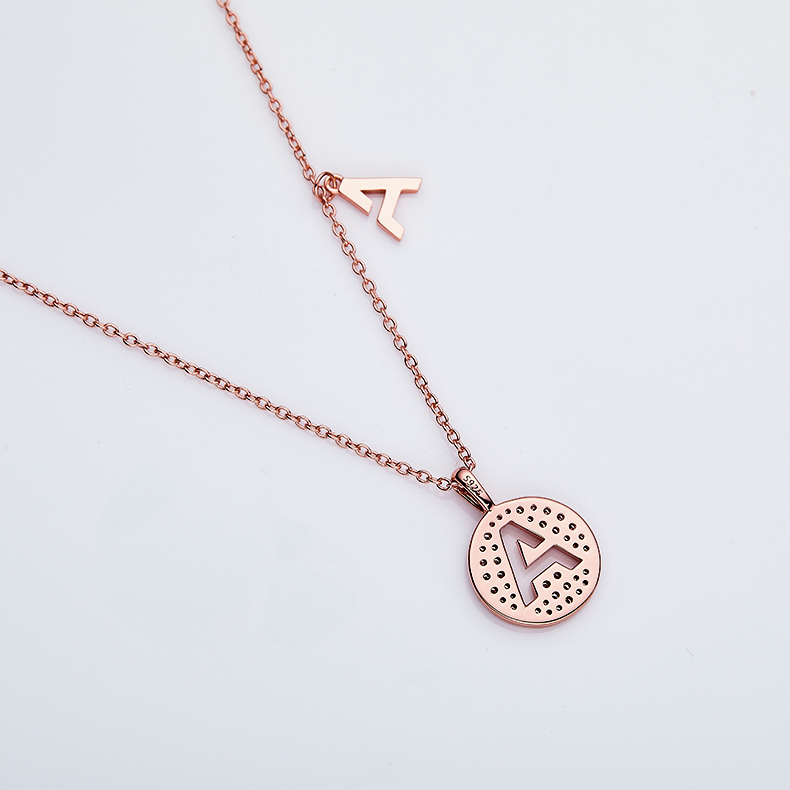 Alfabetisk serie A Lovely Rose Gold Necklace