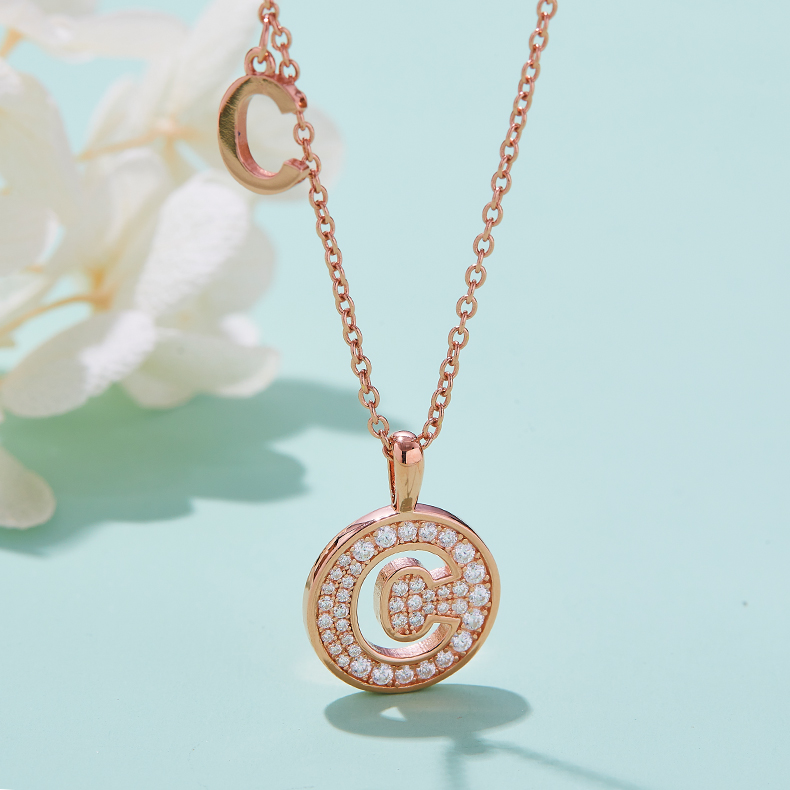 Alfabetisk serie C Lovely Rose Gold Halskjede