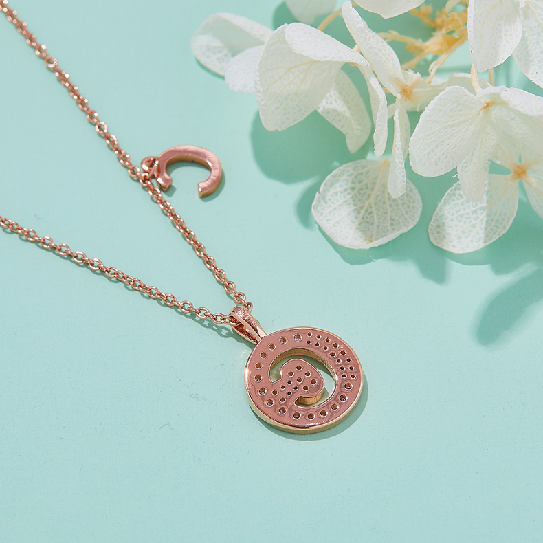 Alfabetisk serie C Lovely Rose Gold Halskjede