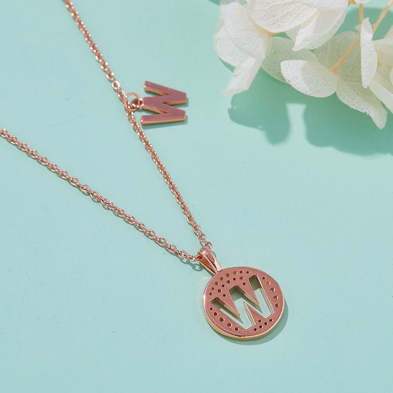 Alfabetisk serie W Lovely Rose Gold Halskjede