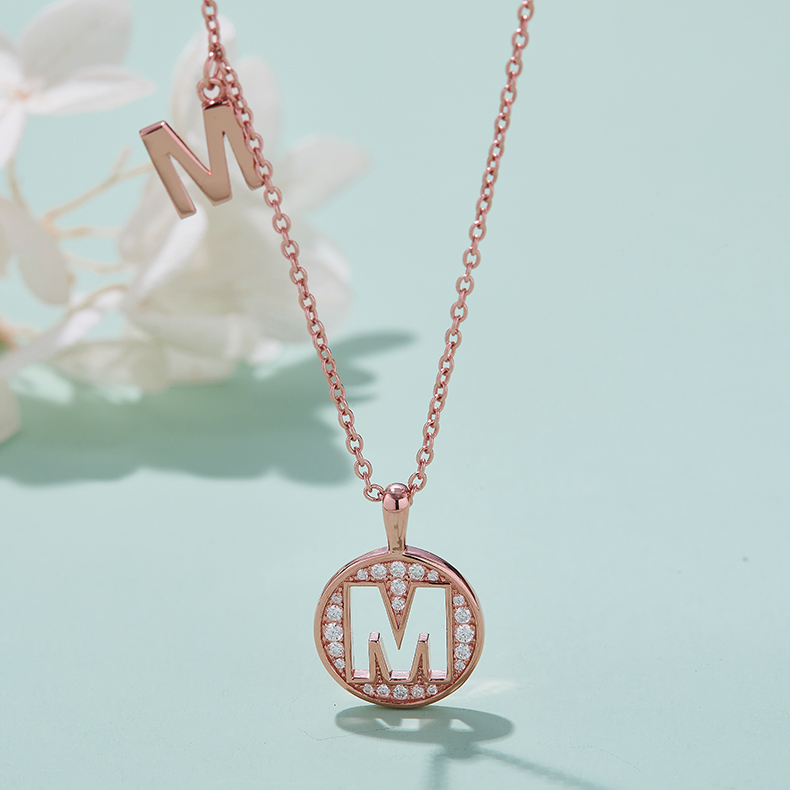 Alfabetisk serie M Lovely Rose Gold Halskjede