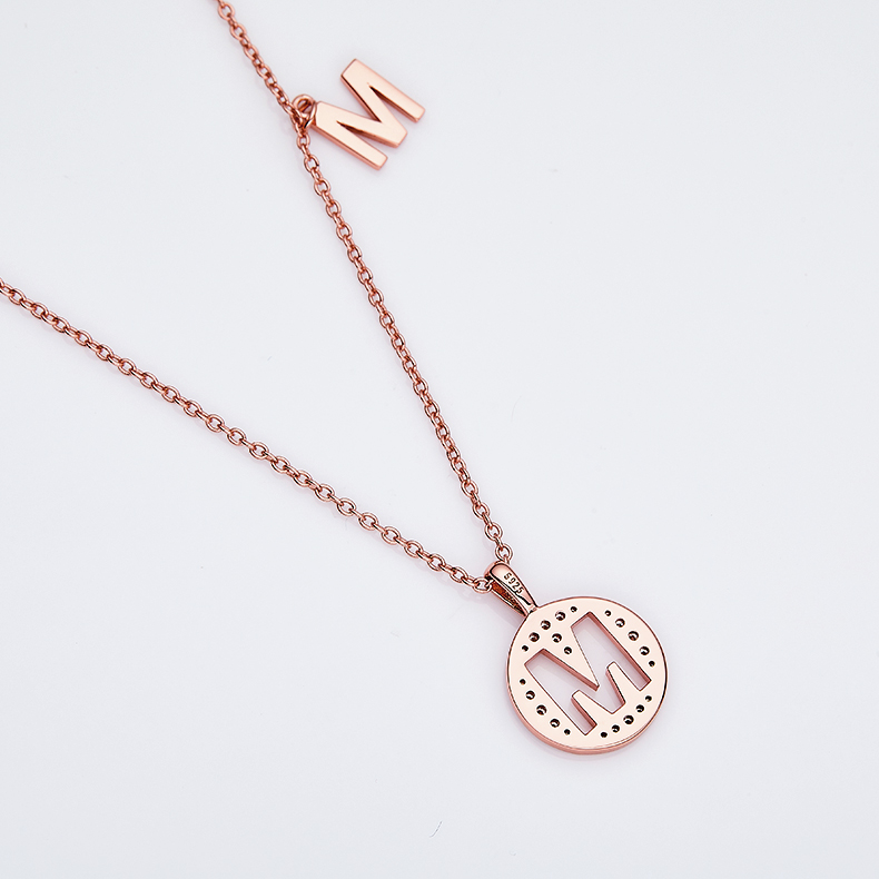 Alfabetisk serie M Lovely Rose Gold Halskjede