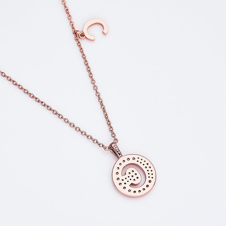 Alfabetisk serie C Lovely Rose Gold Halskjede