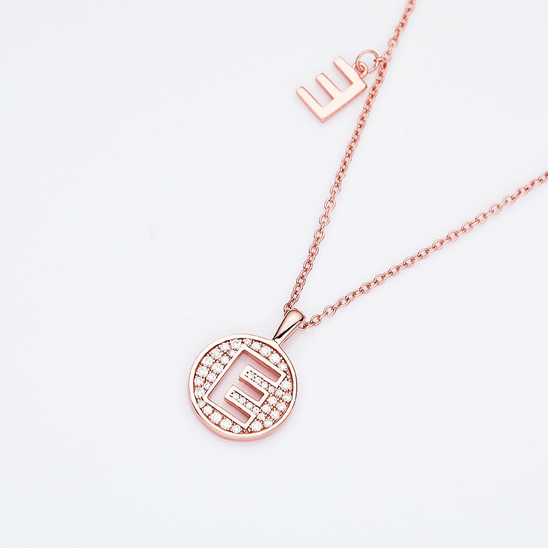 Alfabetisk serie E Lovely Rose Gold Necklace