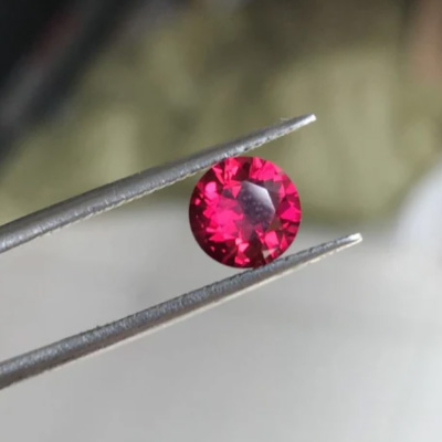 Fin kvalitet Round Cut Rough D Color Vvs1 Synthetic Ruby