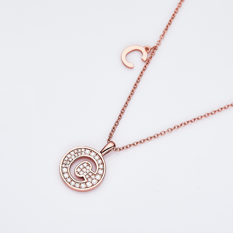 Alfabetisk serie C Lovely Rose Gold Halskjede