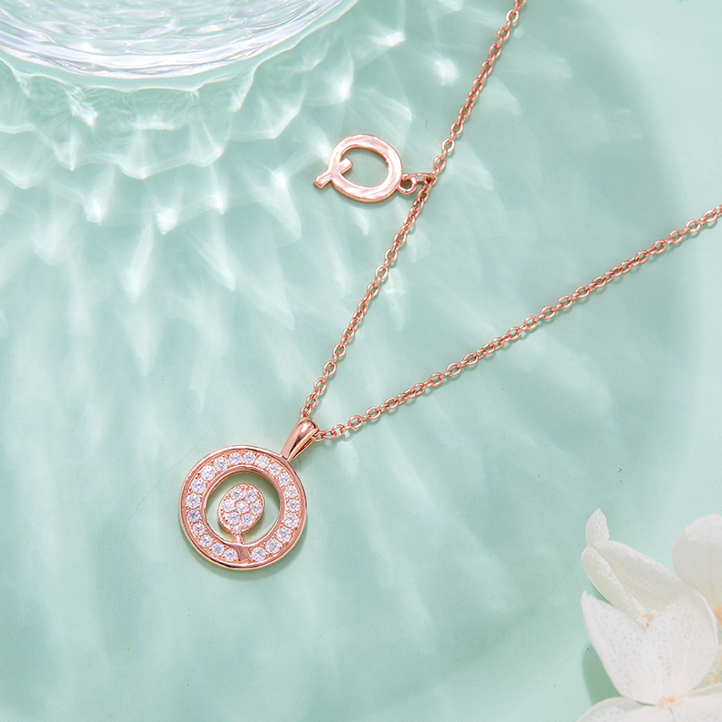 Alfabetisk serie Q Lovely Rose Gold Halskjede