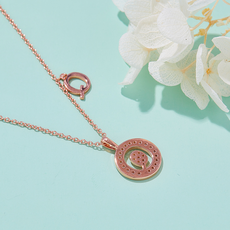 Alfabetisk serie Q Lovely Rose Gold Halskjede