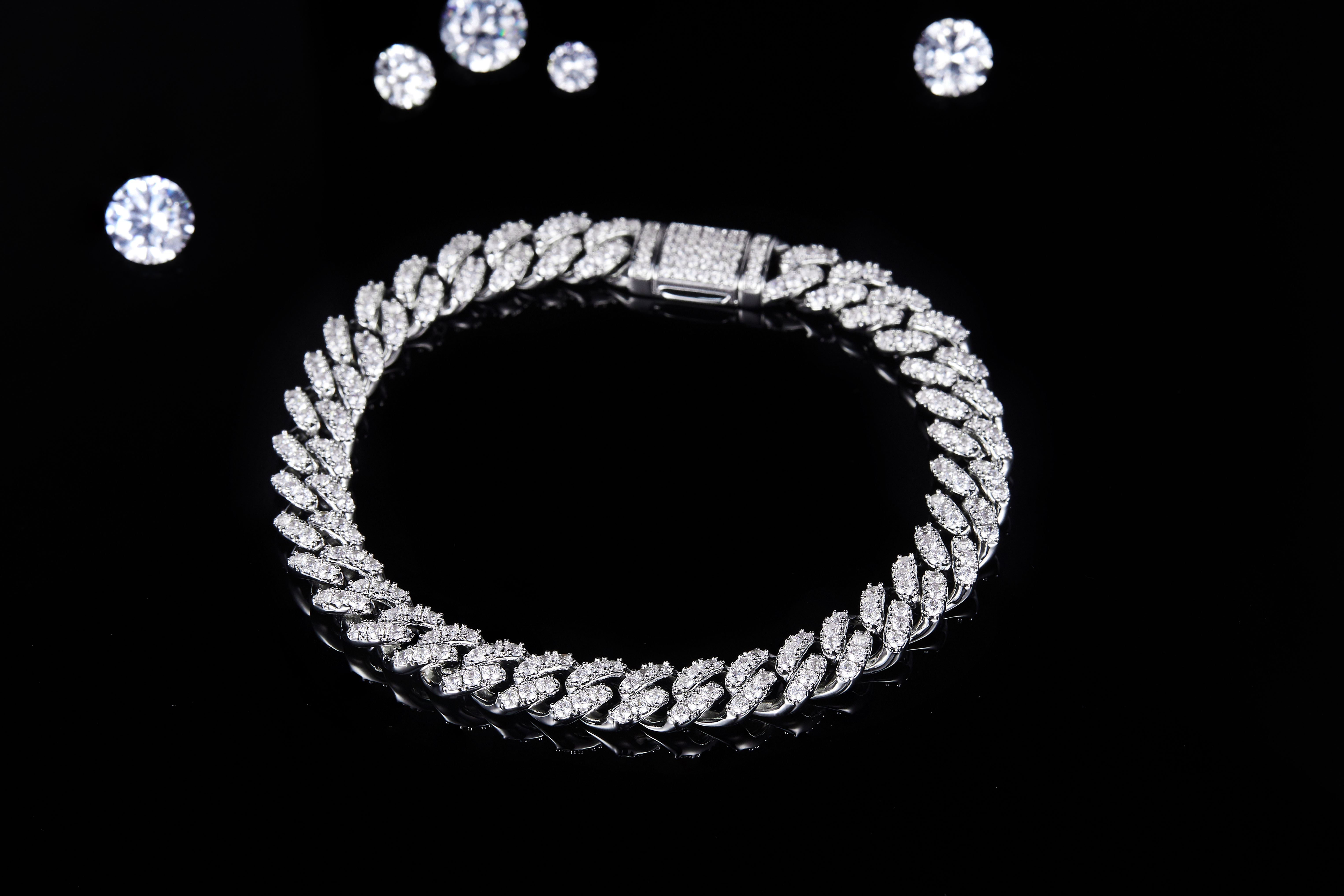 Twining Design Shining Moissanite armbånd