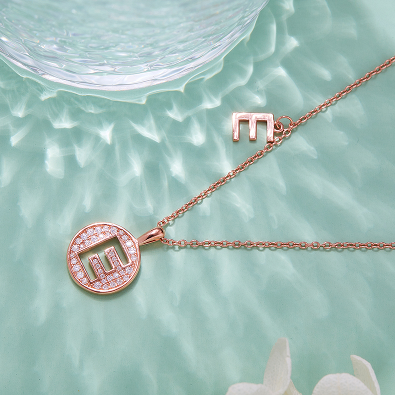 Alfabetisk serie E Lovely Rose Gold Necklace