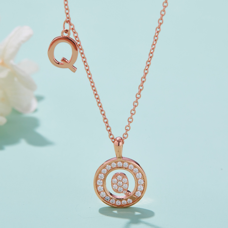 Alfabetisk serie Q Lovely Rose Gold Halskjede