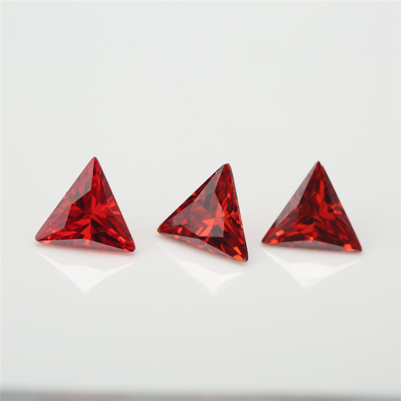 5A Bright Red Produksjon Engros Triangle Cubic Zirconia for smykker